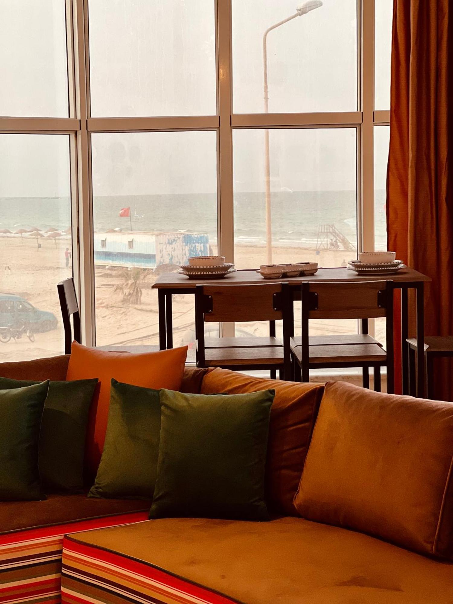 Appartement Vue De Mer Pied Dans L'Eau Gabes ภายนอก รูปภาพ